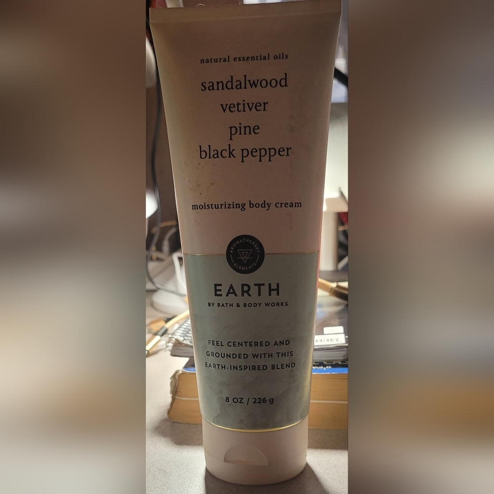 Bath And Body Works body cream, EARTH